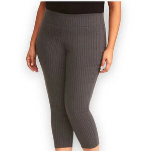 Torrid Gray Pinstripe‎ Pixie Pants Women’s Size 4X Pullon Cropped Stretchy Pants